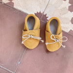 Load image into Gallery viewer, Baby slippers ochre
