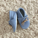 Load image into Gallery viewer, Baby slippers light blue
